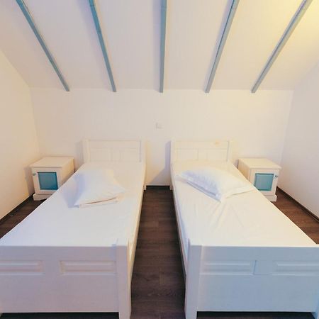 Pike Inn Dunavatul De Sus - Delta Dunarii Dunavatu de Sus ภายนอก รูปภาพ